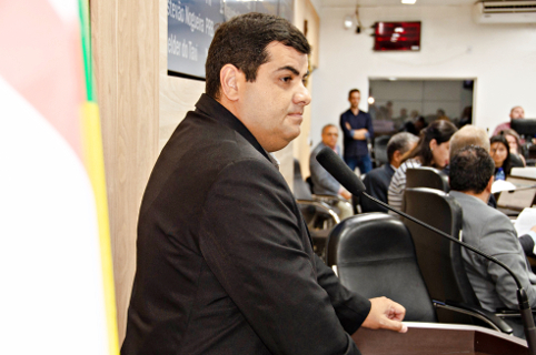 Clayton Silva solicita informações sobre taxa de religação de água