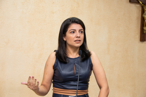 Carolina Pontes solicita informações sobre voluntariados do Canil Municipal