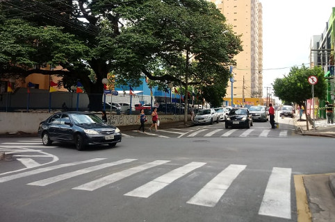 Marco Xavier solicita implantação de semáforos em cruzamentos no centro 
