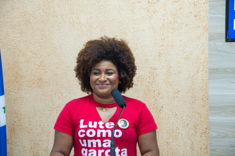 Munícipe defende direitos das mulheres em discurso na Tribuna Livre