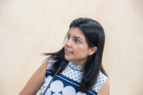 Carolina Pontes solicita informações sobre atendimento de pessoas diabéticas