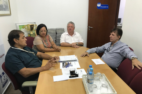 Toninho Franco debate atendimento médico com provedor da Santa Casa 