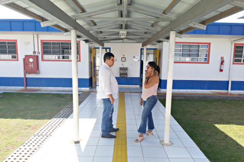 Clayton Silva visita Centro Infantil no Odécio Degan