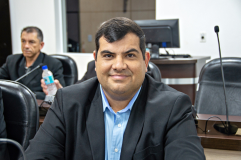Justiça anula comissão processante contra Clayton Silva