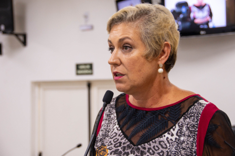 Erika Tank questiona monitoramento da água ofertada no município