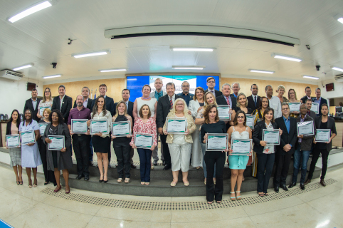 Câmara homenageia 21 profissionais da enfermagem