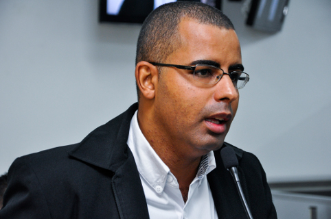 Waguinho da Santa Luzia questiona redução de fila de espera para vagas em creches
