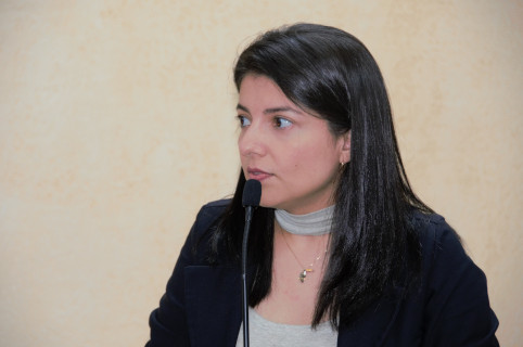 Carolina Pontes requer informações sobre atraso nos repasses para as Associações de Pais e Mestres
