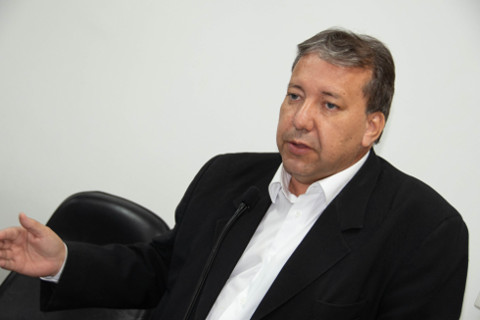 Projeto de Wagner Barbosa para agilizar atendimento em cartórios é aprovado