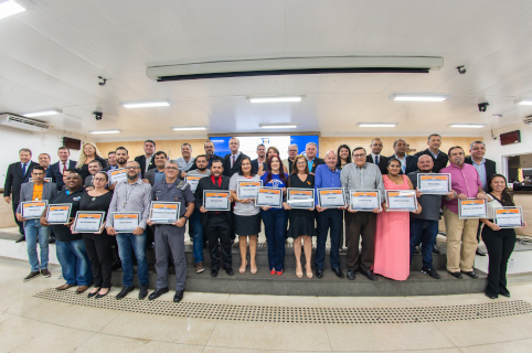 Câmara faz homenagem à cidadãos e entidades por atuação na prevenção ao uso de drogas