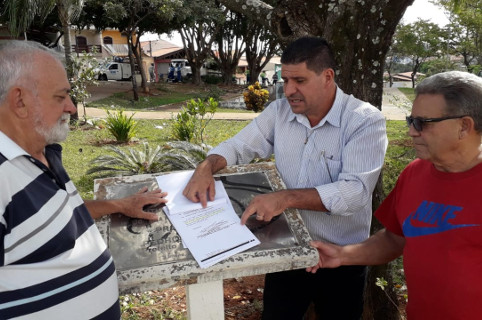 Prefeitura atende pedido de Helder do Táxi e revitaliza praça no Parque Hipólito