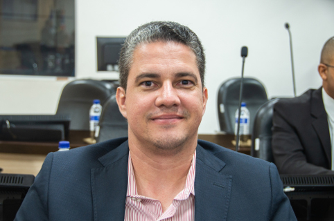 Projeto de Anderson Pereira quer garantir benefícios a quem usa a área azul