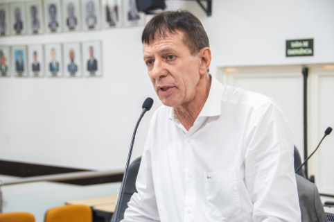 Toninho Franco indica melhorias para praça no Abílio Pedro