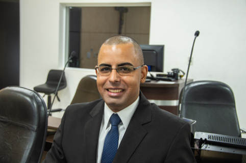 Vereador Waguinho questiona BRK sobre redução no valor da tarifa de esgoto