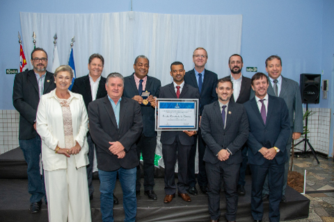 Câmara homenageia Escola Adventista de Limeira com Diploma de Gratidão