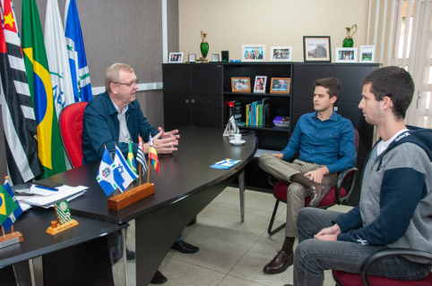 Presidente da Câmara recebe representantes do Observatório Social de Limeira
