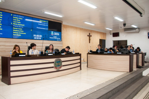Vereadores juniores apresentam novos requerimentos e indicações 