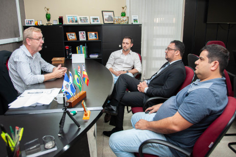 Presidente da Câmara recebe líder do Movimento Conservador