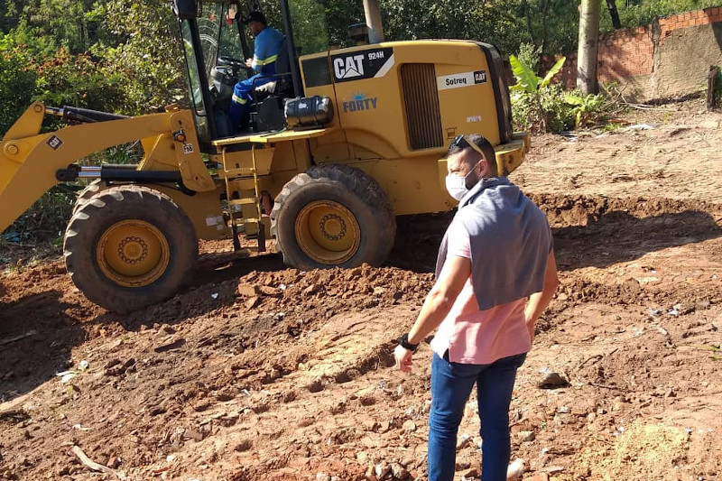 Após pedido de Betinho, Prefeitura realiza limpeza no Residencial Antônio Brigato