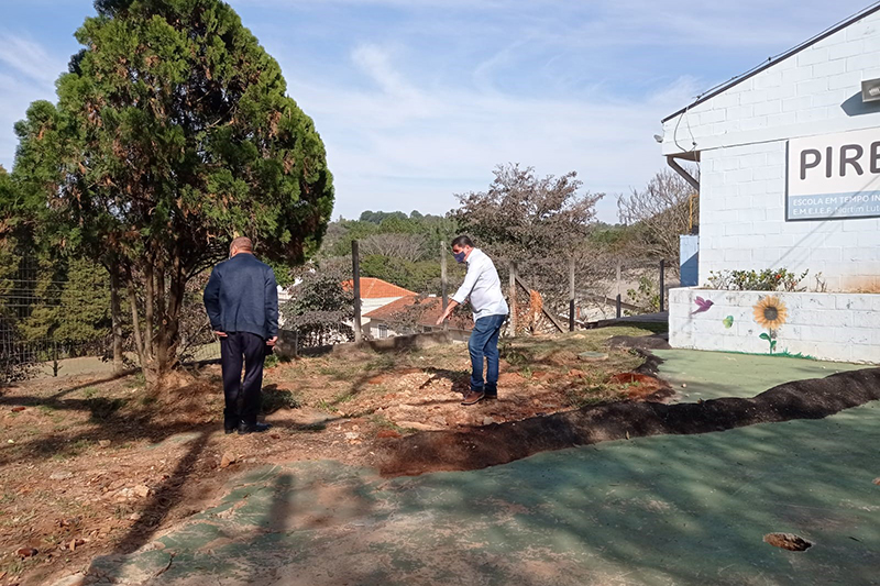 Comissão de Obras visita Escola Martim Lutero e cobra construção da fossa
