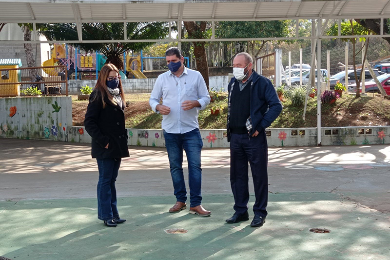 Comissão de Obras visita Escola Martim Lutero e cobra construção da fossa