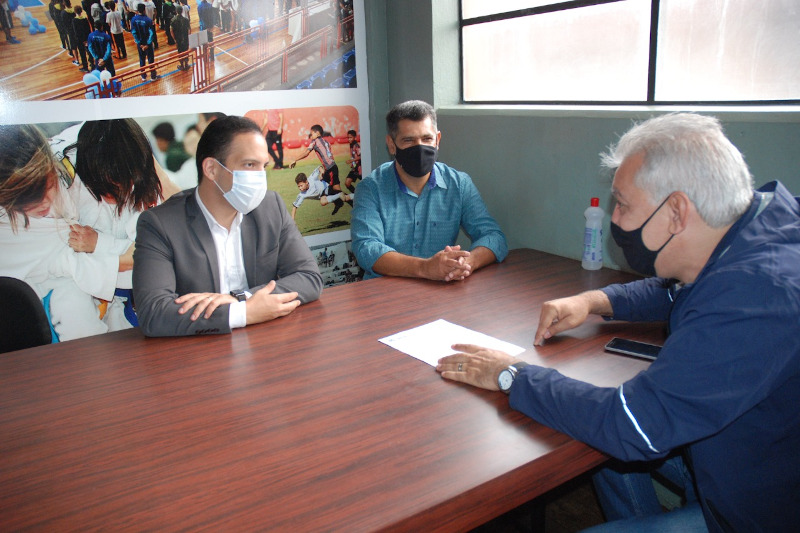 Parlamentares debatem destino de emendas com secretário Municipal de Esporte