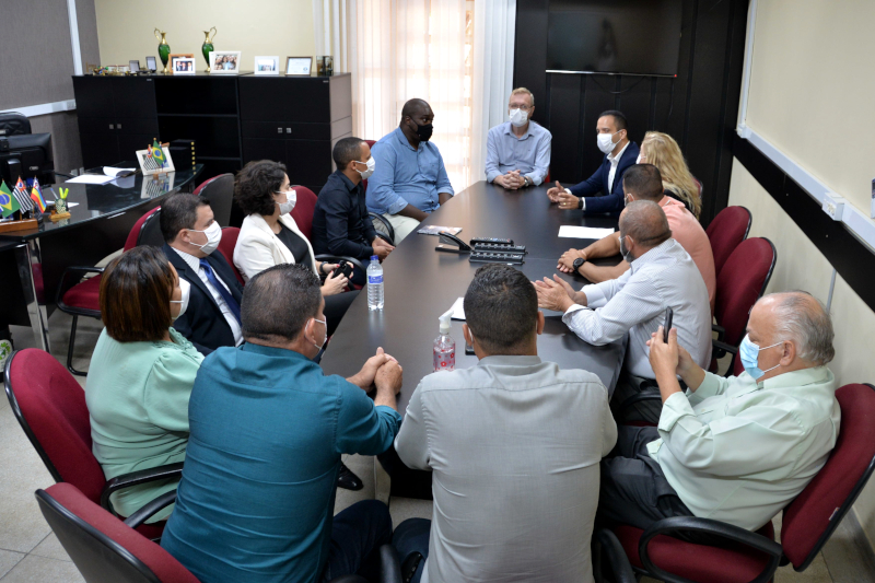 Presidência da Câmara recebe visita do deputado estadual Murilo Félix
