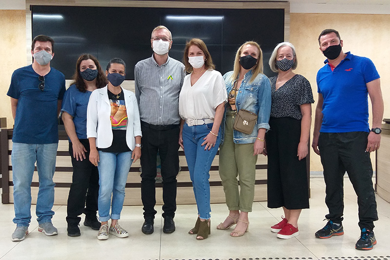 Profissionais de Educação Física são recebidos pelo presidente da Câmara
