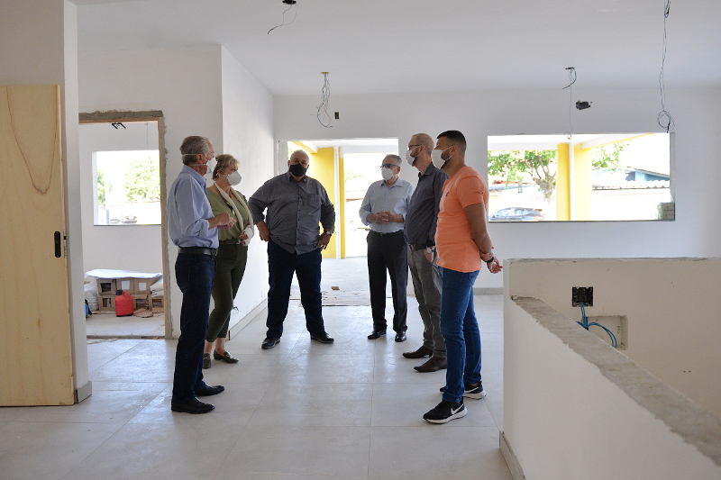 UBS Vista Alegre: Presidente da Câmara e vereadores visitam obras ao lado do prefeito