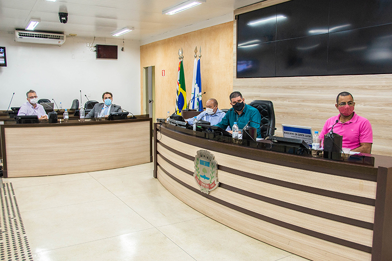 Diretor da empresa Sentran e secretário de Mobilidade participam da reunião da Comissão de Obras