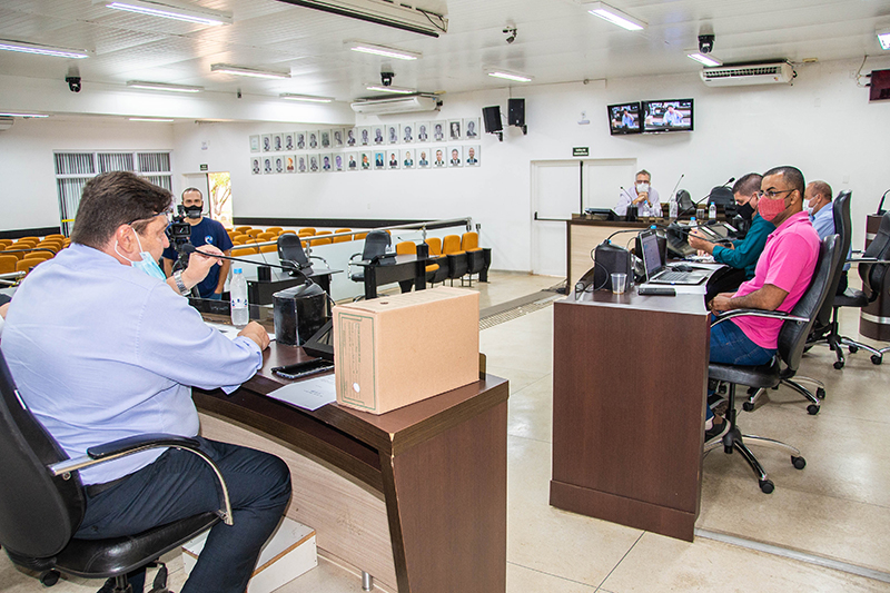 Diretor da empresa Sentran e secretário de Mobilidade participam da reunião da Comissão de Obras