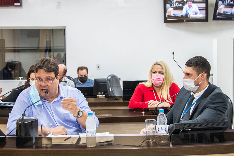 Diretor da empresa Sentran e secretário de Mobilidade participam da reunião da Comissão de Obras