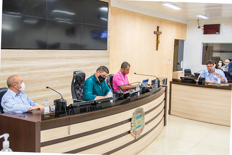 Diretor da empresa Sentran e secretário de Mobilidade participam da reunião da Comissão de Obras