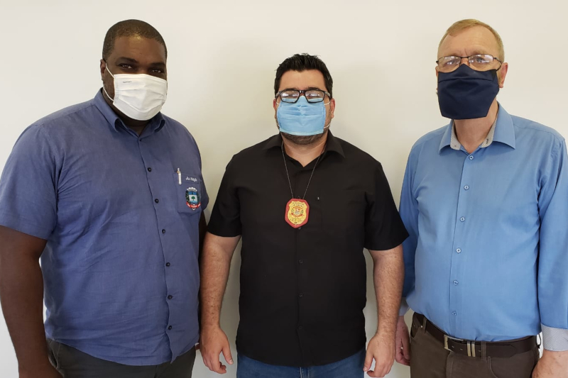 Sidney Pascotto e Ju Negão visitam Instituto de Criminalística em Limeira