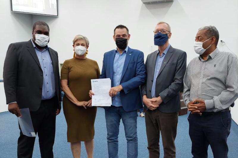 Presidente da Câmara pede a secretário estadual regularização das escrituras no Cecap