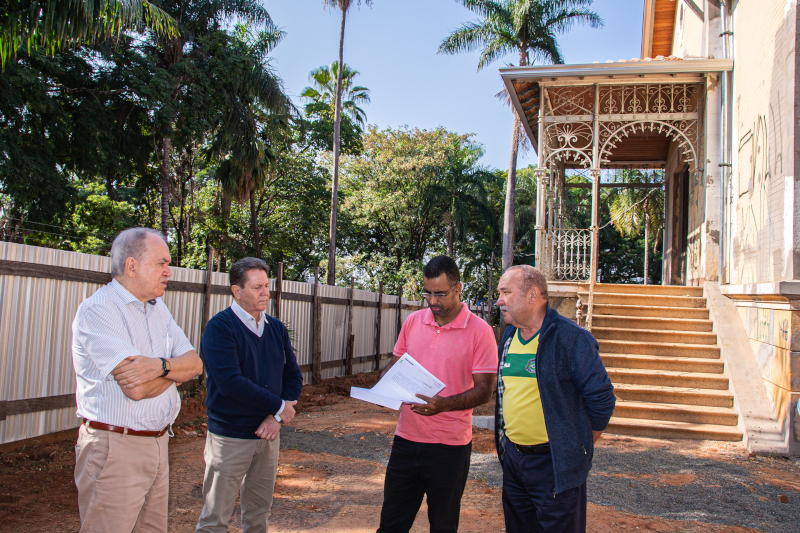 Comissão de Obras visita obras de restauro do Palacete Tatuibi