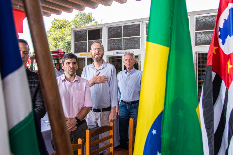 Autoridades municipais participaram da entrega da honraria