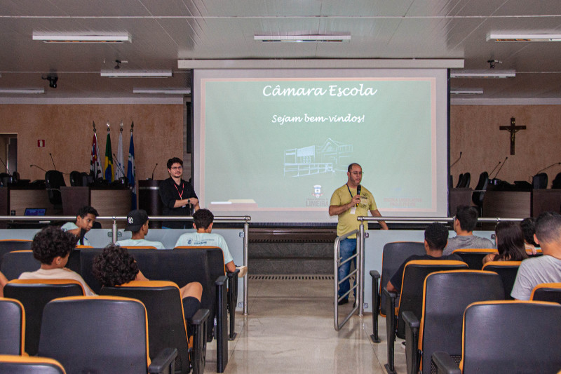 Câmara de Limeira recebe alunos do Senac para visita guiada