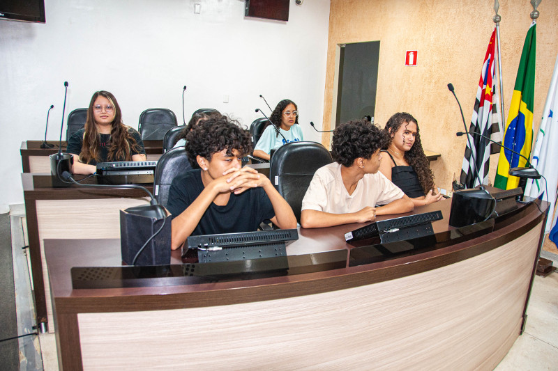 Câmara de Limeira recebe alunos do Senac para visita guiada