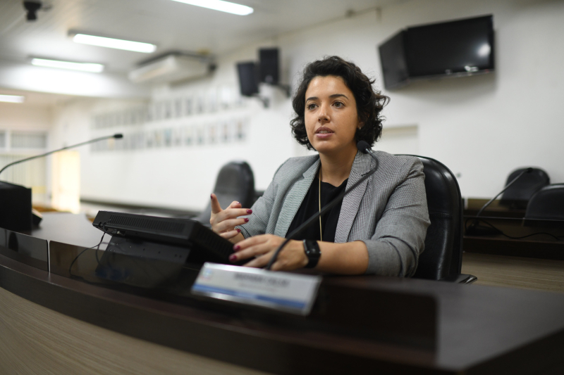 Mariana Calsa sugere criação de cartão para facilitar entrega de uniformes em 2024