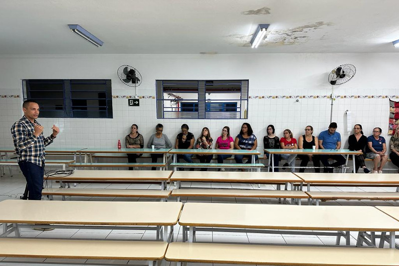Educação financeira: Everton Ferreira realiza segunda palestra do mês em escola pública  