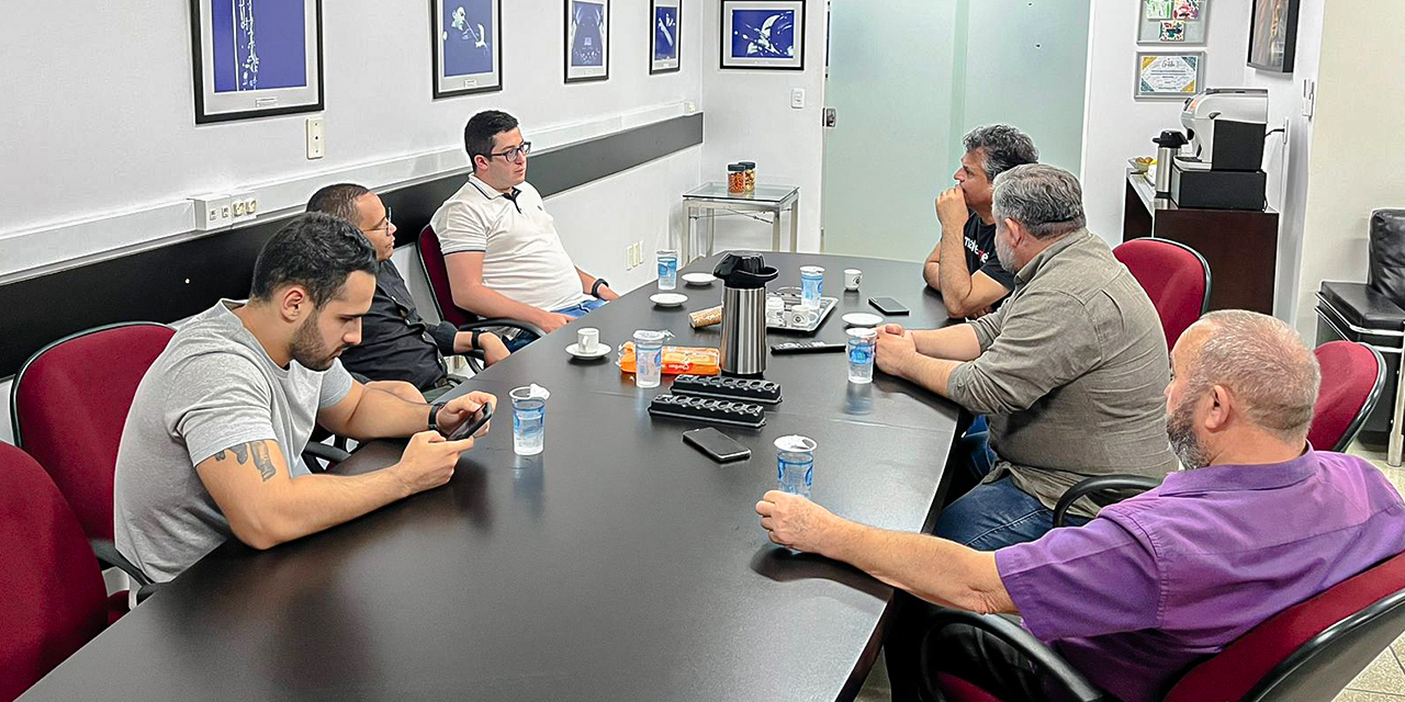 Vereador Marco Xavier articula visita de deputado estadual Luizinho à Câmara