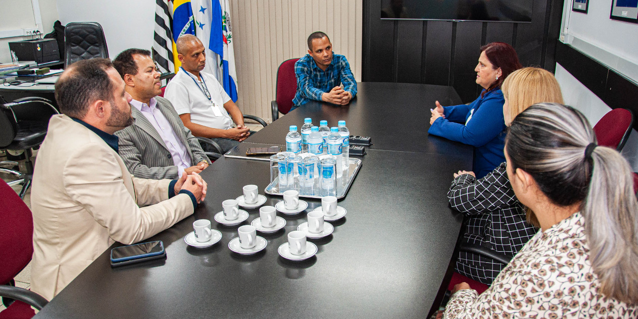 Presidente da Câmara recebe representantes da Faculdade Anhanguera