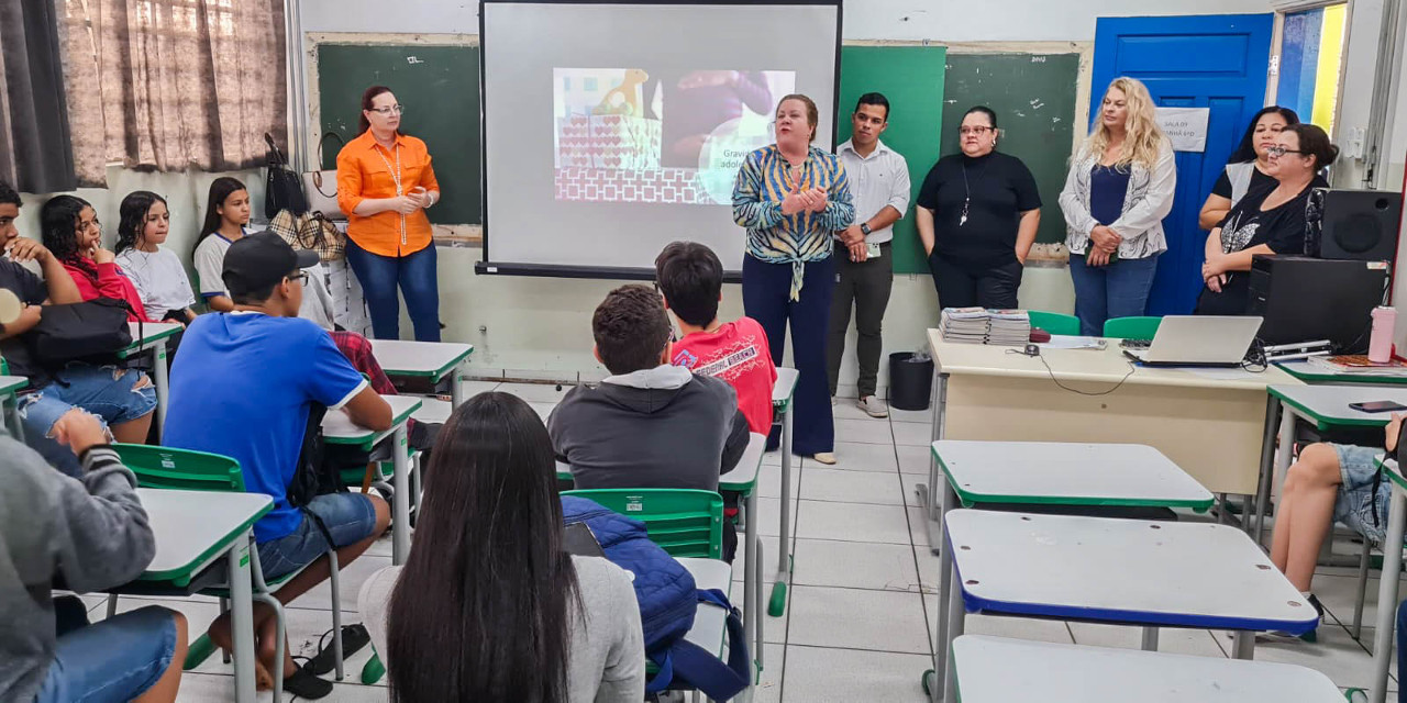 Escola Estadual Carolina Arruda recebe palestra sobre Gravidez na Adolescência