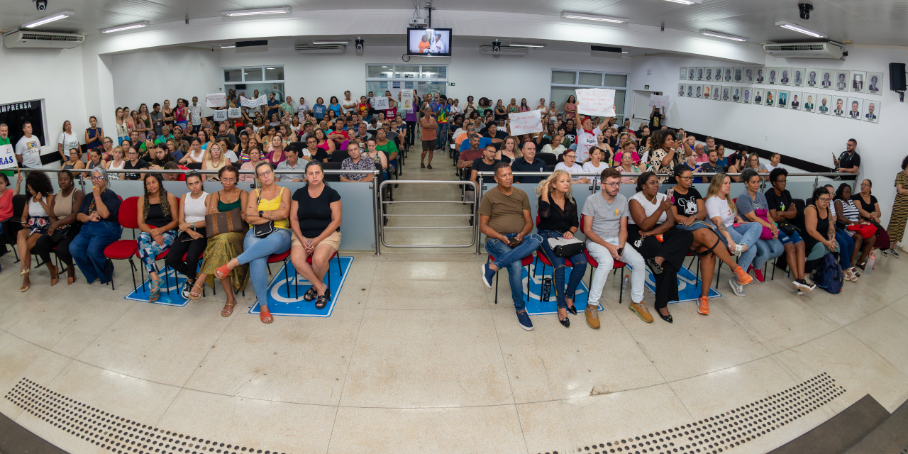 Quatro oradores fizeram uso do espaço da Tribuna Livre desta semana