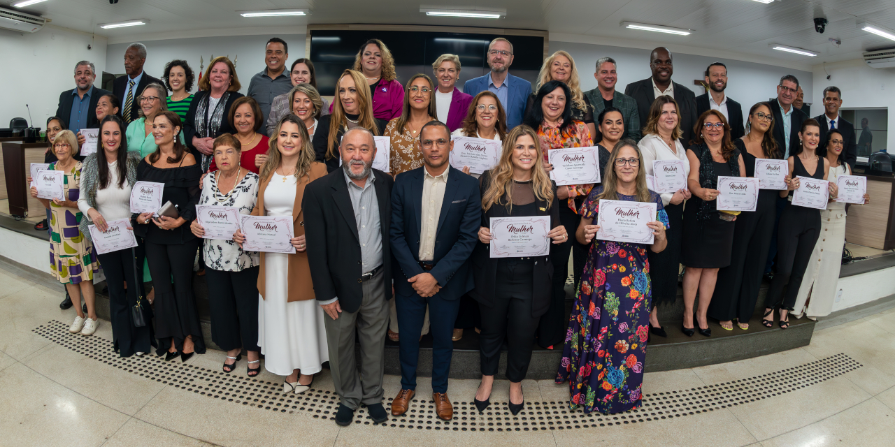 21 personalidades recebem Diploma Semana Da Mulher em sessão solene