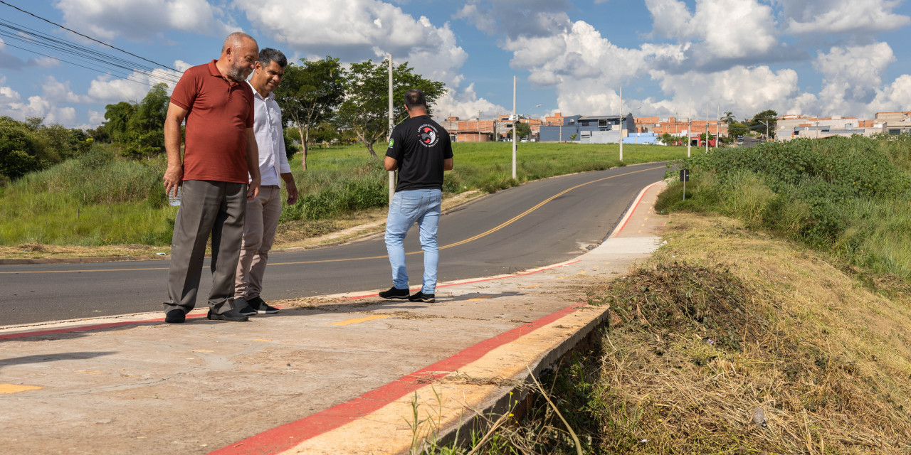 Asfalto danificado motiva diligência da Comissão de Obras no Jardim Primavera