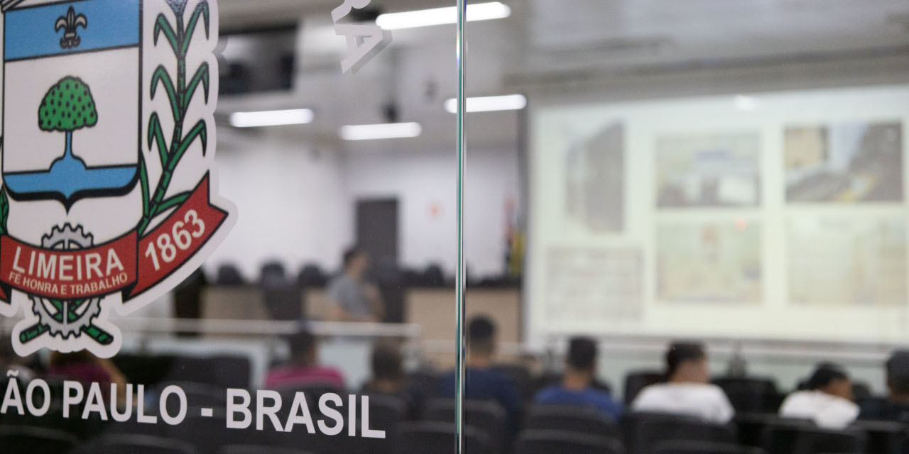 Turma de aprendizes do SENAC participa de visita guiada à Câmara