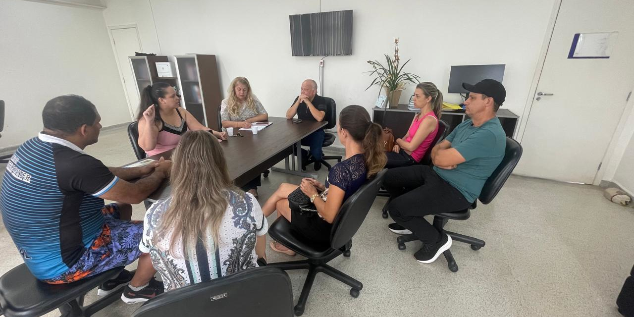Lu Bogo apresenta demandas do transporte escolar ao secretário de Educação Antônio Montesano