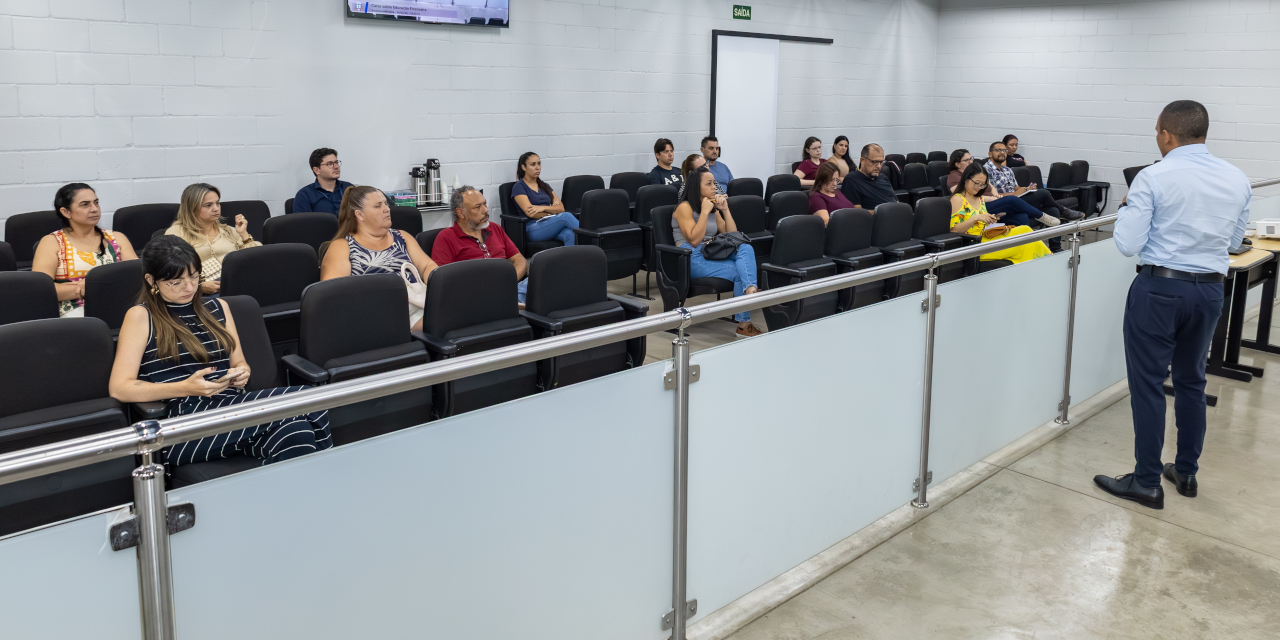 Palestra abordou conceitos como posição credora, posição devedora e equilíbrio entre sucesso e felicidade